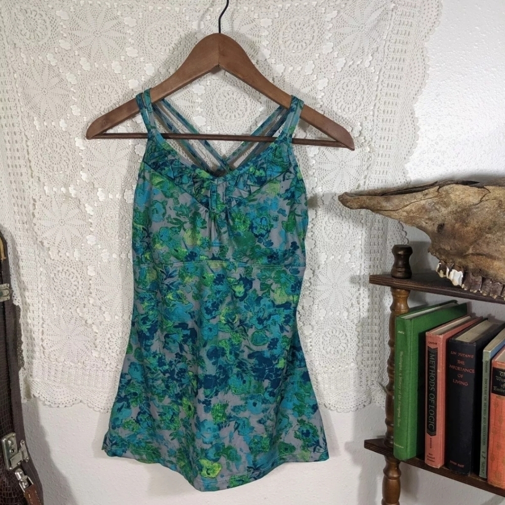 REI Tank Top Women 2 XS Green Blue Floral Built In Shelf Bra Grey Strappy Criss